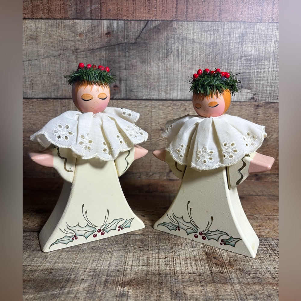 Folk Art Primitive Pair Of Wooden Angels Tender Heart Treasures Taiwan Vintage